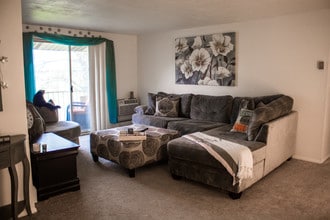Kingston Place Apartments in Middleburg Heights, OH - Building Photo - Building Photo