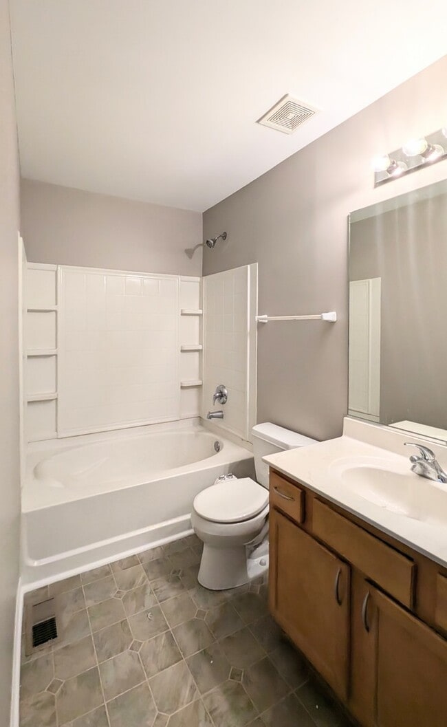 14527 Patriot Square Dr E in Plainfield, IL - Foto de edificio - Building Photo