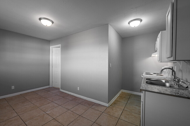 Pelican Gardens in Bossier City, LA - Building Photo - Interior Photo