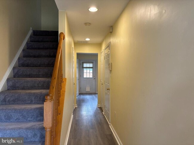 12914 Titania Way in Woodbridge, VA - Foto de edificio - Building Photo