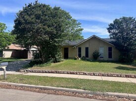 2103 Carlton Rd in Carrollton, TX - Building Photo