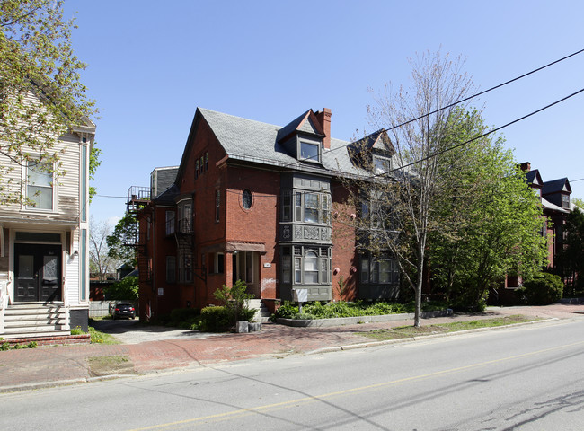 Park, Cumberland & Woodford in Portland, ME - Building Photo - Building Photo