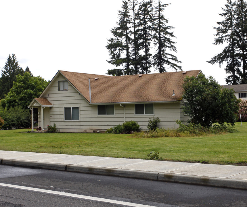 16930 SW Upper Boones Ferry Rd in Portland, OR - Building Photo