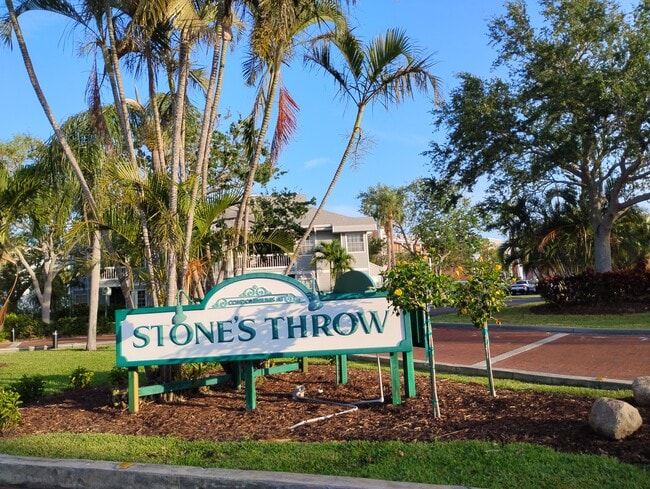 6932 Stones Throw Cir N, Unit #7101 in St. Petersburg, FL - Foto de edificio - Building Photo