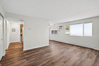 2720 Rosalyn Ct in New Hope, MN - Building Photo - Building Photo