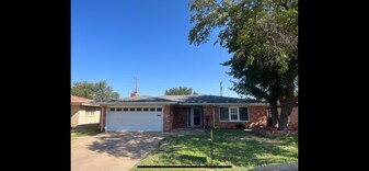 5426 9th St in Lubbock, TX - Building Photo