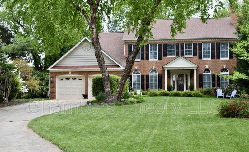 47760 Fathom Pl in Sterling, VA - Building Photo