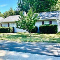 302 Kelly Ct in Champaign, IL - Building Photo