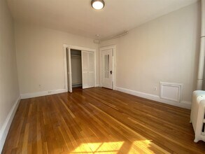1580 Massachusetts Ave, Unit 2A in Cambridge, MA - Foto de edificio - Building Photo