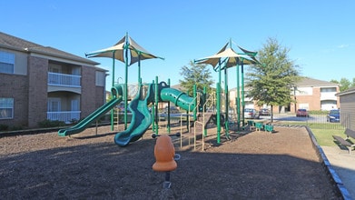 Dunwoody Place Apartments in Huntsville, AL - Building Photo - Building Photo