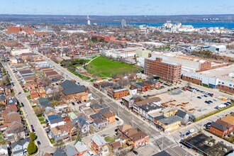 527 Barton St in Mississauga, ON - Building Photo - Building Photo