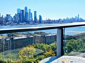 899 JFK Blvd E in Weehawken, NJ - Building Photo - Building Photo