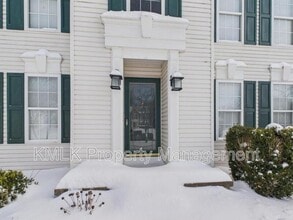 411 Treeview Dr in Wadsworth, OH - Building Photo - Building Photo