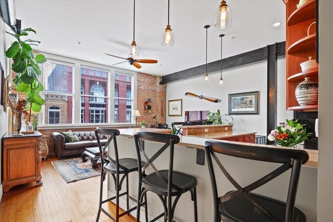 property at 122 W Broughton St