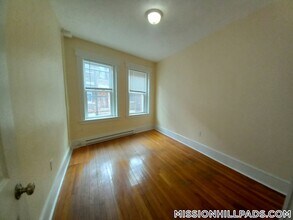 883 Huntington Ave in Boston, MA - Building Photo - Building Photo