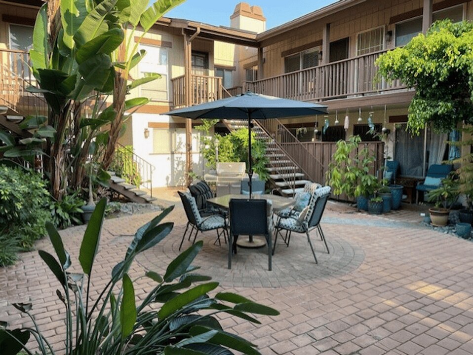 4430 Cleveland Ave in San Diego, CA - Foto de edificio