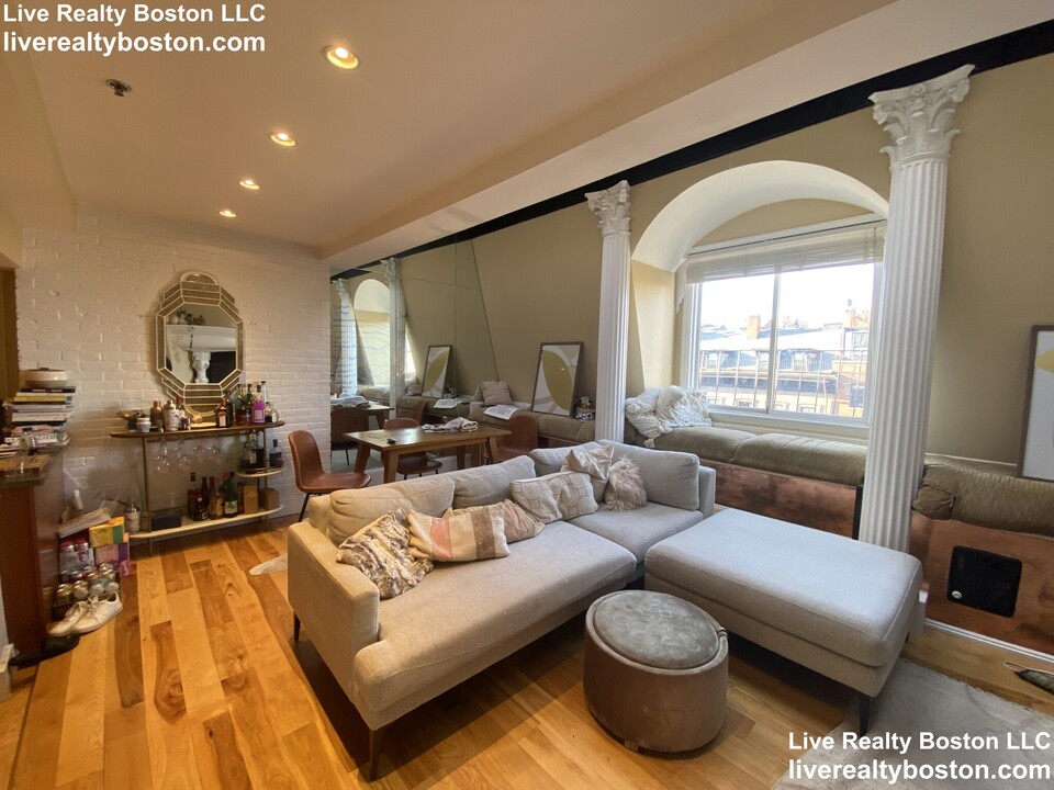 113 Beacon St, Unit #6 in Boston, MA - Building Photo