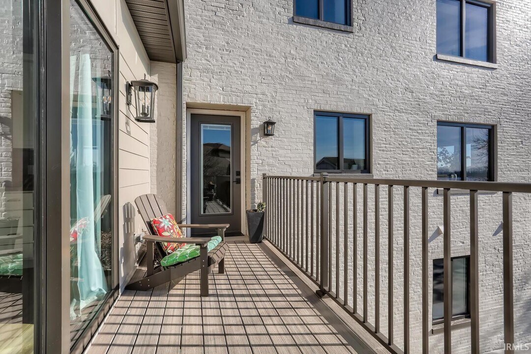 110 E Water St in Newburgh, IN - Building Photo