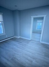 746 Maple St, Unit 3 in Bridgeport, CT - Building Photo - Building Photo