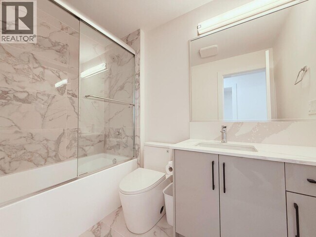 7489 17th Ave in Burnaby, BC - Building Photo - Building Photo