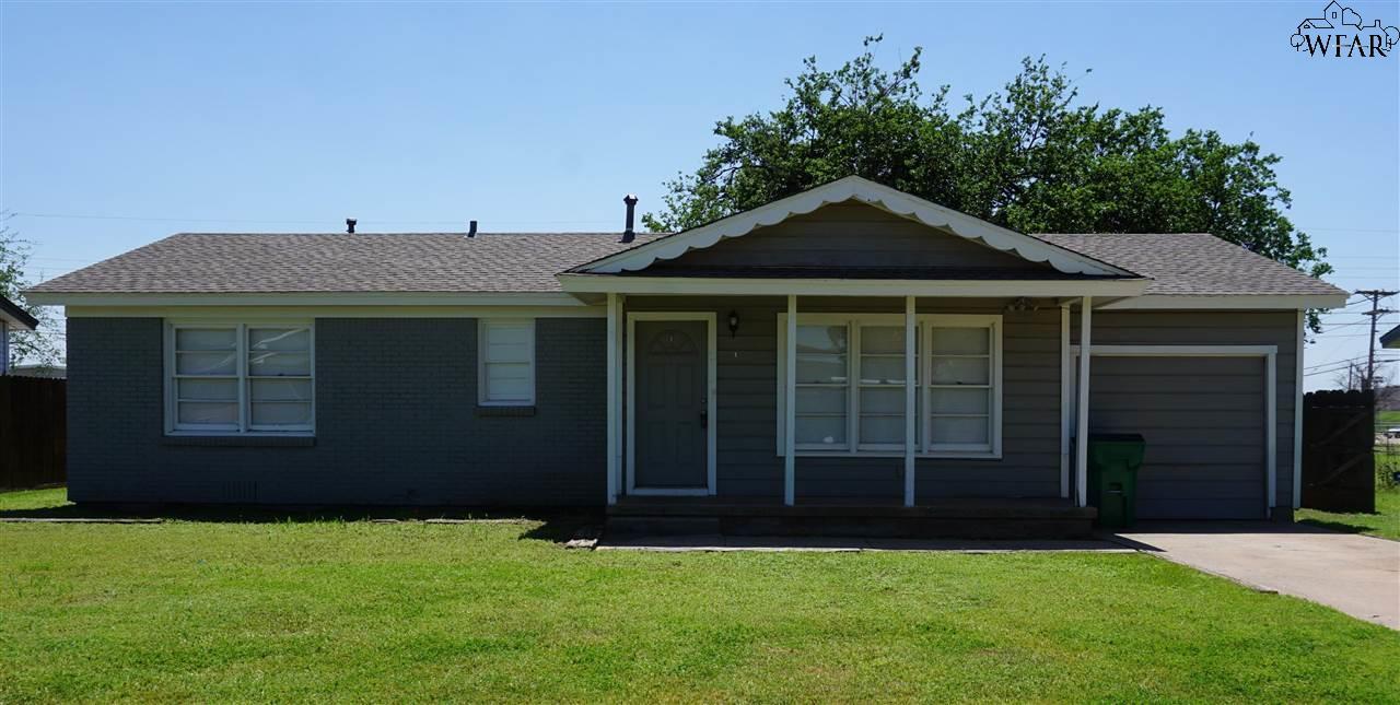 813 Van Horn St in Iowa Park, TX - Foto de edificio