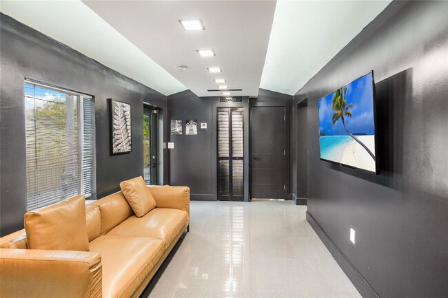 951 NW 46th St in Miami, FL - Foto de edificio - Building Photo
