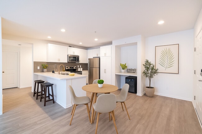 3400 Cahuenga Blvd Los Angeles, CA 90068 in Los Angeles, CA - Building Photo - Building Photo