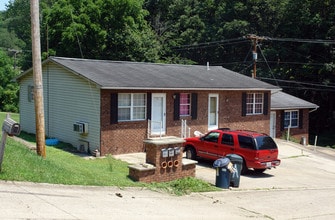 5300 May Cir in Cross Lanes, WV - Foto de edificio - Building Photo