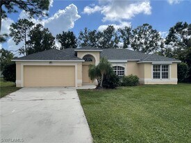 9758 Country Oaks Dr in Ft. Myers, FL - Building Photo