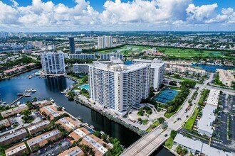 2500 Parkview Dr, Unit HALLADALE OCEAN VIEW in Hallandale Beach, FL - Foto de edificio - Building Photo