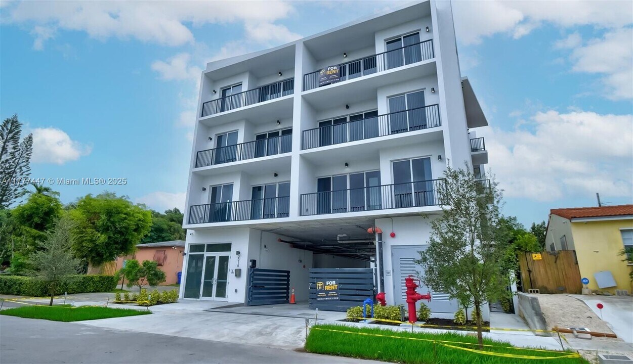 2010 SW 25th Ter in Miami, FL - Building Photo