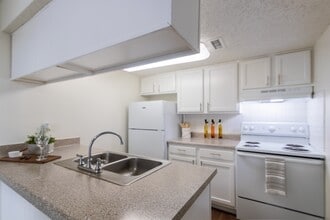 Princeton Court in Dallas, TX - Building Photo - Building Photo