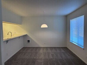 2211 NE Holliday Ave in Bend, OR - Building Photo - Building Photo