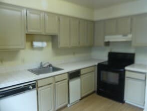 1122 Willow Green Dr in Newport News, VA - Building Photo - Building Photo