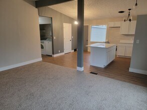 1196 Thorndale Dr in Akron, OH - Building Photo - Building Photo