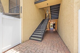 5306 Santa Rosa Ct, Unit 242 in Tampa, FL - Building Photo - Building Photo