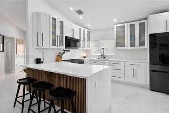 18501 NW 55th Ave in Miami Gardens, FL - Building Photo - Building Photo