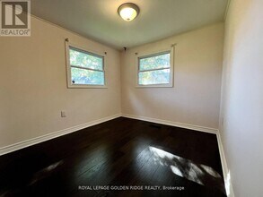 367 Hollywood Dr in Georgina, ON - Building Photo - Building Photo