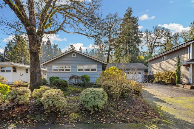 1438 Cedar St in Lake Oswego, OR - Building Photo - Building Photo