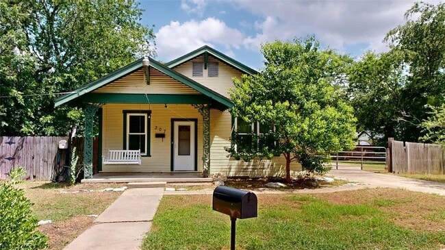 307 Brogdon St in Bryan, TX - Building Photo - Building Photo