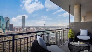 2323 N Akard St in Dallas, TX - Building Photo - Building Photo