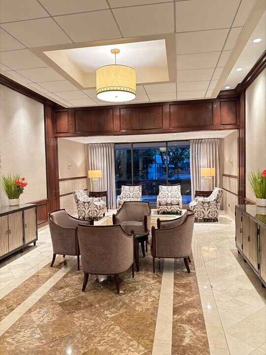 2 Hawthorne Pl in Boston, MA - Building Photo