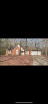 301 Hall Rd in Jackson, TN - Building Photo