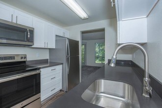 Meridian West Apartments in Puyallup, WA - Foto de edificio - Building Photo