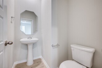 4601 Avion Dr in Sanger, TX - Foto de edificio - Building Photo