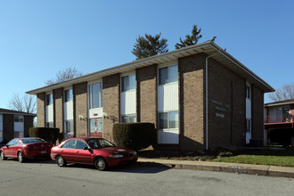 Cumberland Court in Chambersburg, PA - Foto de edificio - Building Photo