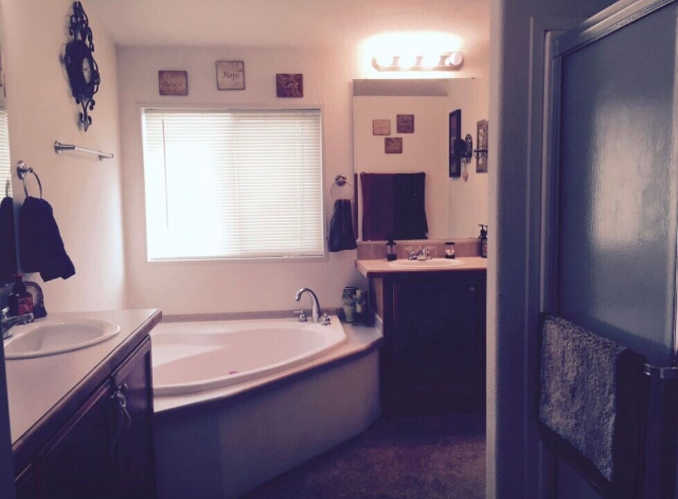 750 Hayland Dr in Spring Creek, NV - Building Photo