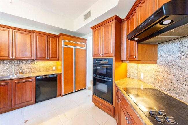 626 Coral Wy in Coral Gables, FL - Building Photo - Building Photo