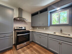 1393 Lance Dr in Santa Rosa, CA - Building Photo - Building Photo