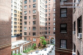 160 E 48th St in New York, NY - Building Photo - Building Photo